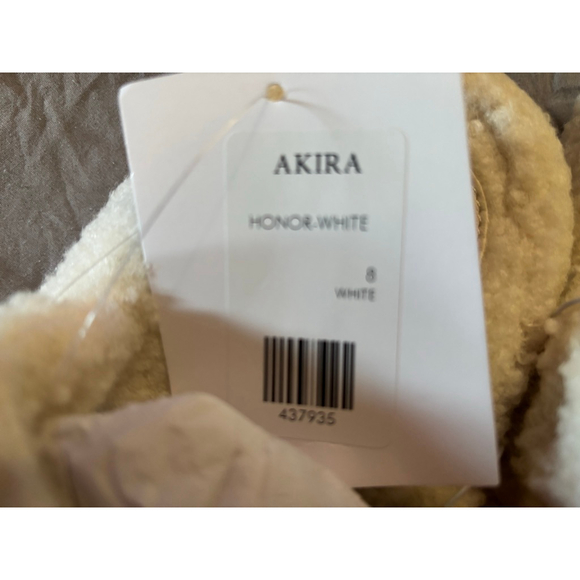 Women's Akira White Fuzzy Cross Strap Slippers Size 8 - Picture 4 of 4